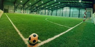 Gazonul artificial prinde teren în fața gazonului natural