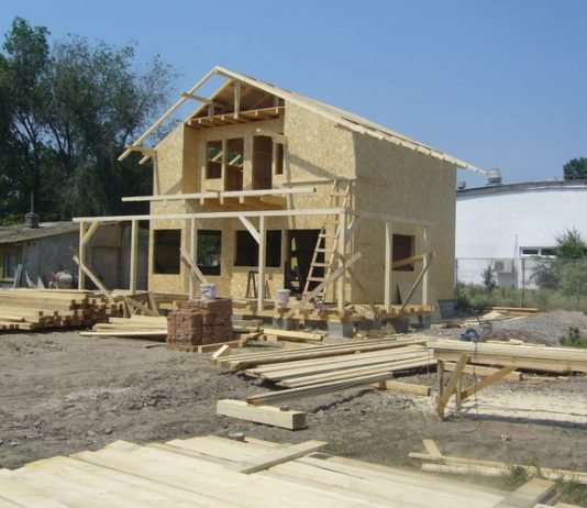 O firmă serioasă de construcţii CASE DIN LEMN ecologice, moderne și economice firma constructii case pe structura din lemn