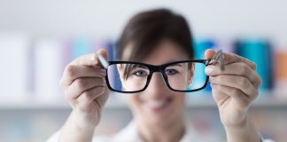 5 semne care îți arată că ai nevoie de ochelari de vedere 5 semne care îți arată că ai nevoie de ochelari de vedere