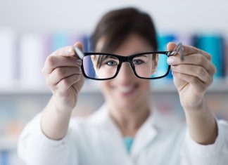 5 semne care îți arată că ai nevoie de ochelari de vedere 5 semne care îți arată că ai nevoie de ochelari de vedere