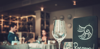 Alegerea și aranjarea accesoriilor de masă în restaurante Alegerea și aranjarea accesoriilor de masă în restaurante