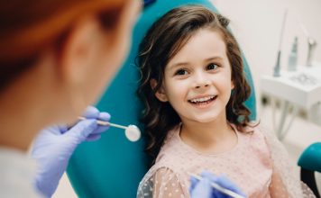 Consultația stomatologică pentru copii este importantă, chiar dacă aparent au o dantură sănătoasă! Află de ce! Consultația stomatologică pentru copii este importantă, chiar dacă aparent au o dantură sănătoasă! Află de ce!