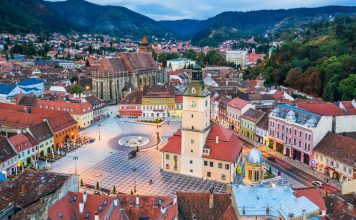 Este cunoscut și ca „orașul de sub Tâmpa”. Ce este neapărat de încercat dacă mergi la Brașov? Este cunoscut și ca „orașul de sub Tâmpa”. Ce este neapărat de încercat dacă mergi la Brașov?