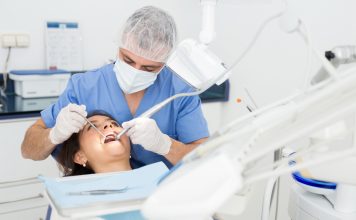 Retracții gingivale – Cauze si tratamente moderne pentru un zâmbet sănătos! Retracții gingivale - Cauze si tratamente moderne pentru un zâmbet sănătos!