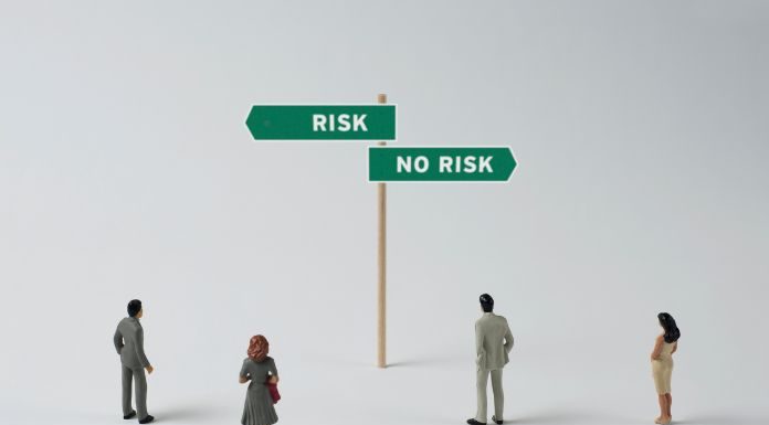 Risc versus Recompensă: Analiza investiţiilor în pieţele emergente Risc versus Recompensă Analiza investiţiilor în pieţele emergente