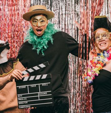 Cabina Foto: Un Trend Care Transformă Orice Eveniment în Amintiri Unice Cabina Foto Un Trend Care Transformă Orice Eveniment în Amintiri Unice