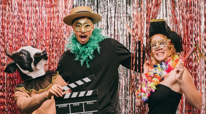 Cabina Foto: Un Trend Care Transformă Orice Eveniment în Amintiri Unice Cabina Foto Un Trend Care Transformă Orice Eveniment în Amintiri Unice